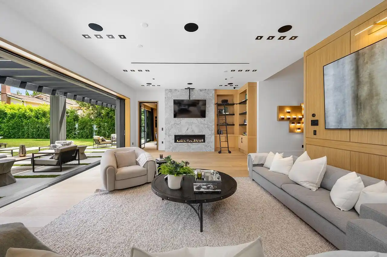 Home Window Repair: Fixes, Tips & When to Hire Pros